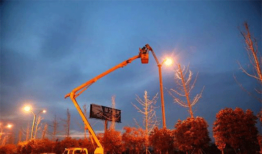 為萬盞路燈“體檢”，照亮城市夜空